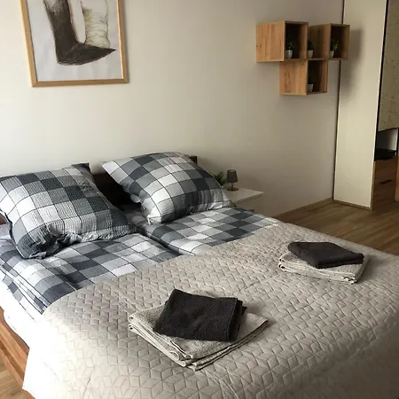 Апартаменты Kotlina Klodzka - Przestrzenny, Dla 6 Osob , 3 , 63 M , Balkon , Podziemny Garaz Free
