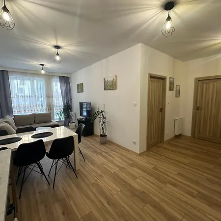 아파트 Kotlina Klodzka - Na Wylacznosc Na Letniej , 63 M , 2 Sypialnie , Salon Z Aneksem Kuchennym , Balkon , Podziemny Garaz Free 쿠드즈코