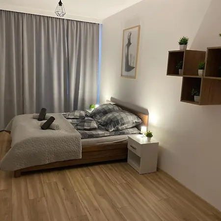 Апартаменты Kotlina Klodzka - Przestrzenny, Dla 6 Osob , 3 , 63 M , Balkon , Podziemny Garaz Free