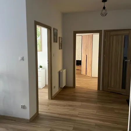 Kotlina Klodzka - Przestrzenny, Dla 6 Osob , 3 , 63 M , Balkon , Podziemny Garaz Free Апартаменты *