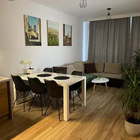 Апартаменты Kotlina Klodzka - Przestrzenny, Dla 6 Osob , 3 , 63 M , Balkon , Podziemny Garaz Free *
