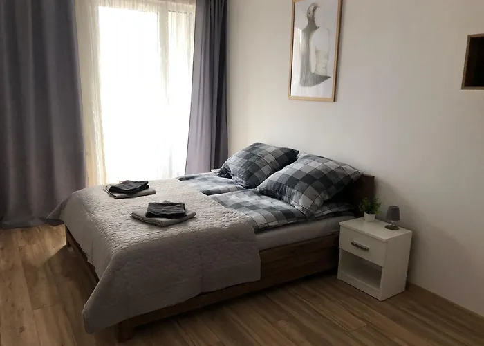 Kotlina Klodzka - Na Wylacznosc Na Letniej , 63 M , 2 Sypialnie , Salon Z Aneksem Kuchennym , Balkon , Podziemny Garaz Free דירה *