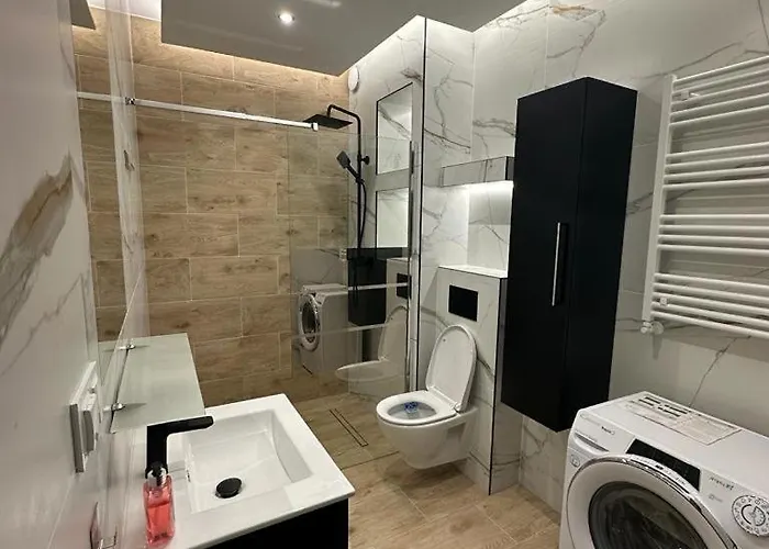 Kotlina Klodzka - Na Wylacznosc Na Letniej , 63 M , 2 Sypialnie , Salon Z Aneksem Kuchennym , Balkon , Podziemny Garaz Free דירה *